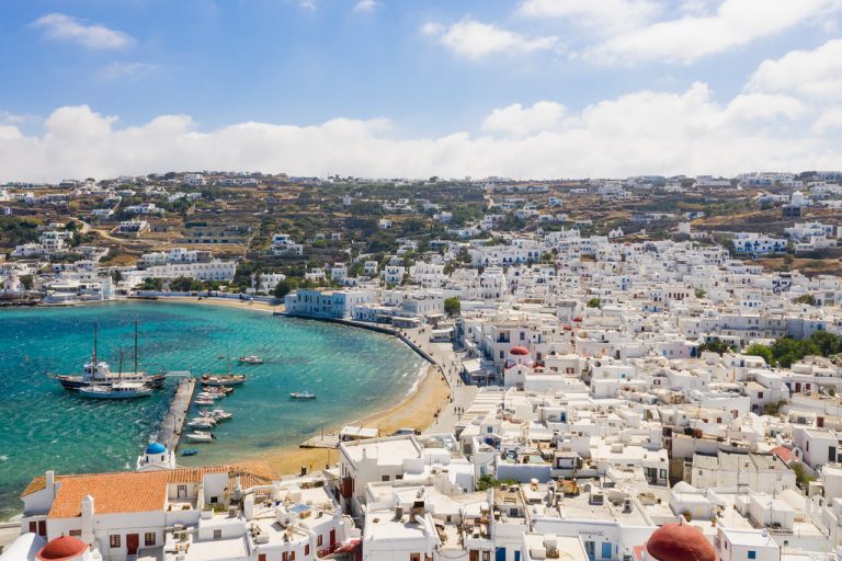Mykonos Beach Party Guide – Top 6 Beach Bars﻿